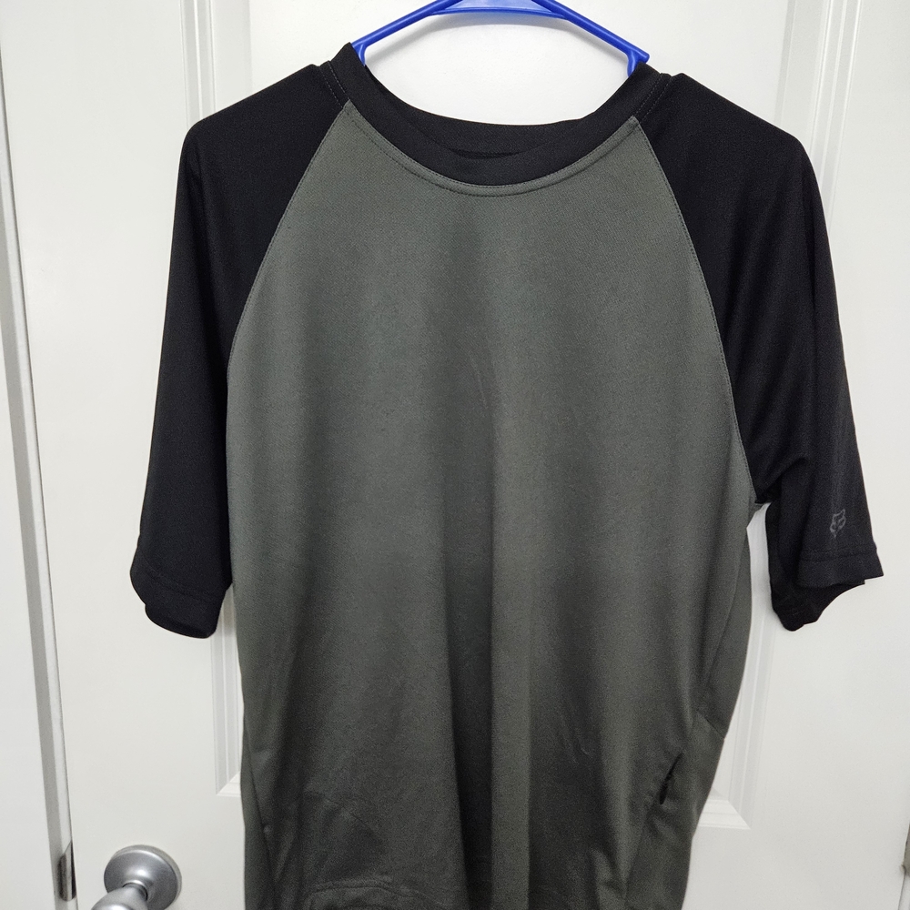 Fox Men's Black and Dark Gray Short Sleeve Tee